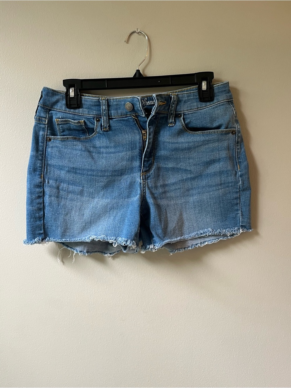 Universal Thread Women’s High-Rise Midi Cut Off Denim Shorts 6/28